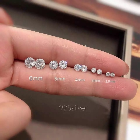 0.84Ct Round Cut Simulated Diamonds Screw-Back Silver Earrings Studs Back - Picture 10 of 17